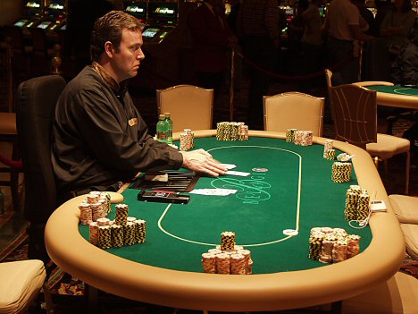 Melacak Kartu Hingga Kemenangan: Petualangan di Meja Poker